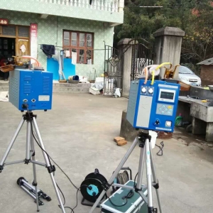 ����������